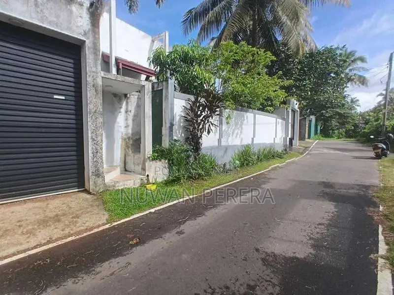 Piliyandala Dampe 3br house with 2 parking slots for sale