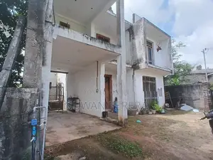 Piliyandala infront of Commercial credit training center 3 storey hous