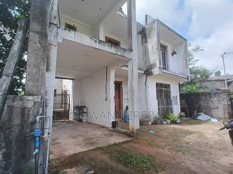 Piliyandala infront of Commercial credit training center 3 storey hous