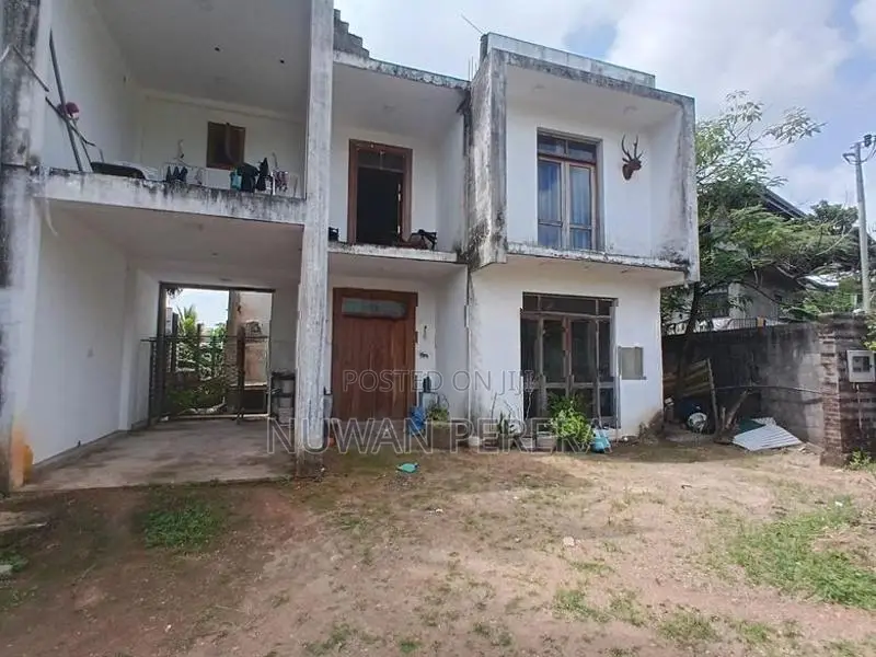 Piliyandala infront of Commercial credit training center 3 storey hous