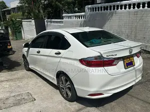 Honda Grace 2015