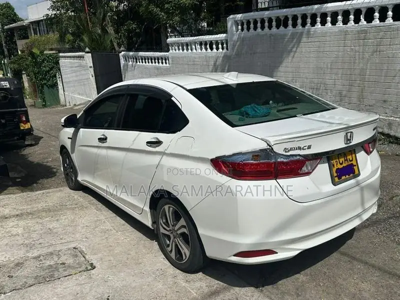 Honda Grace 2015