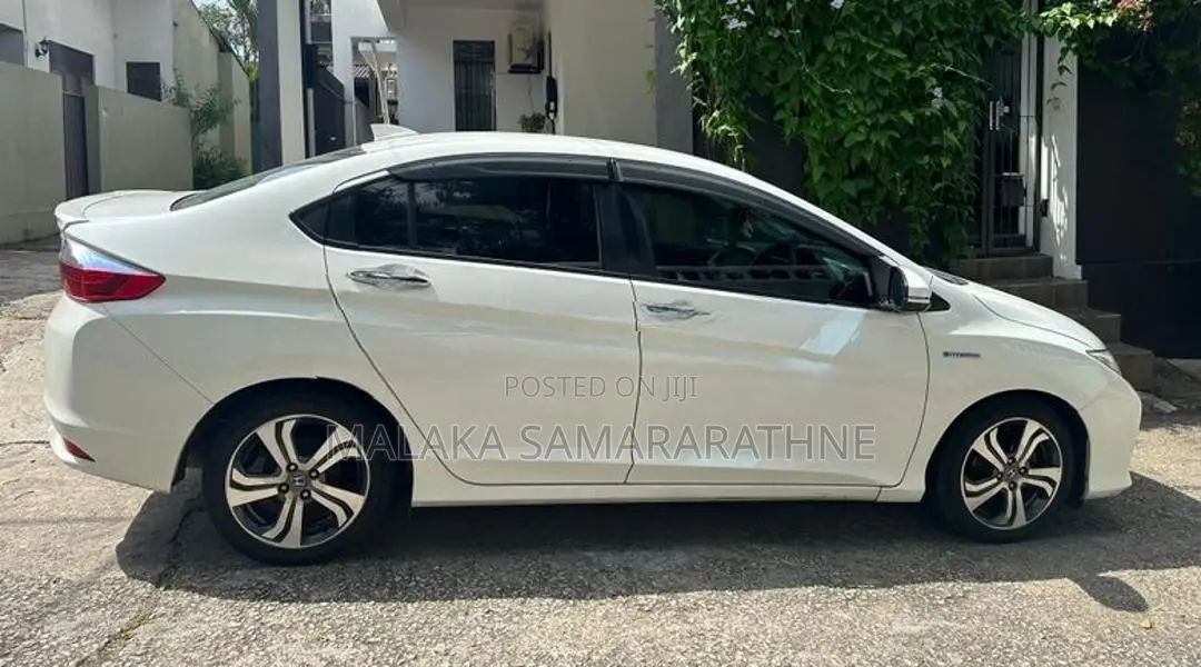 Honda Grace 2015