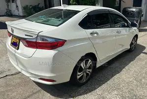 Honda Grace 2015