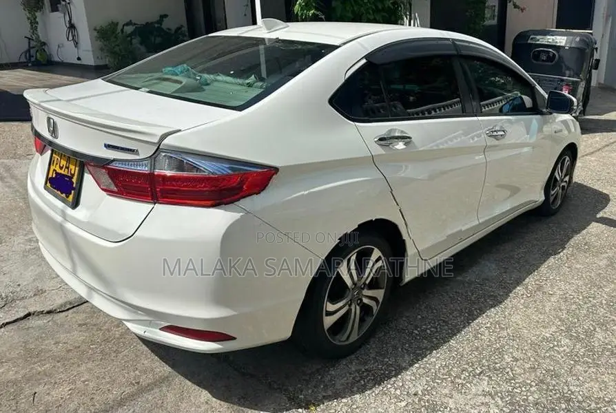 Honda Grace 2015
