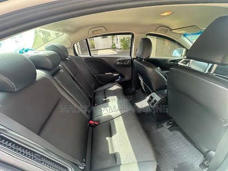Honda Grace 2015