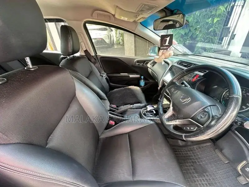 Honda Grace 2015