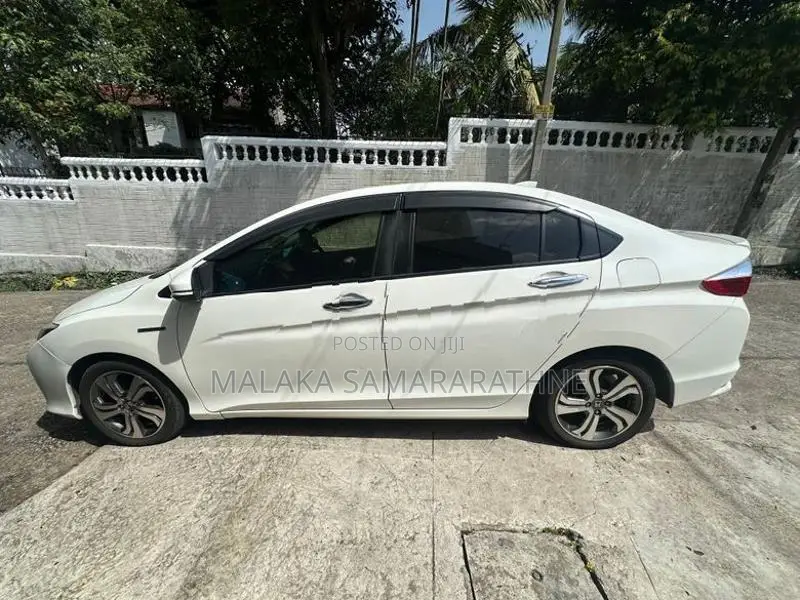 Honda Grace 2015
