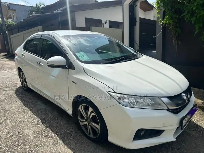 Honda Grace 2015