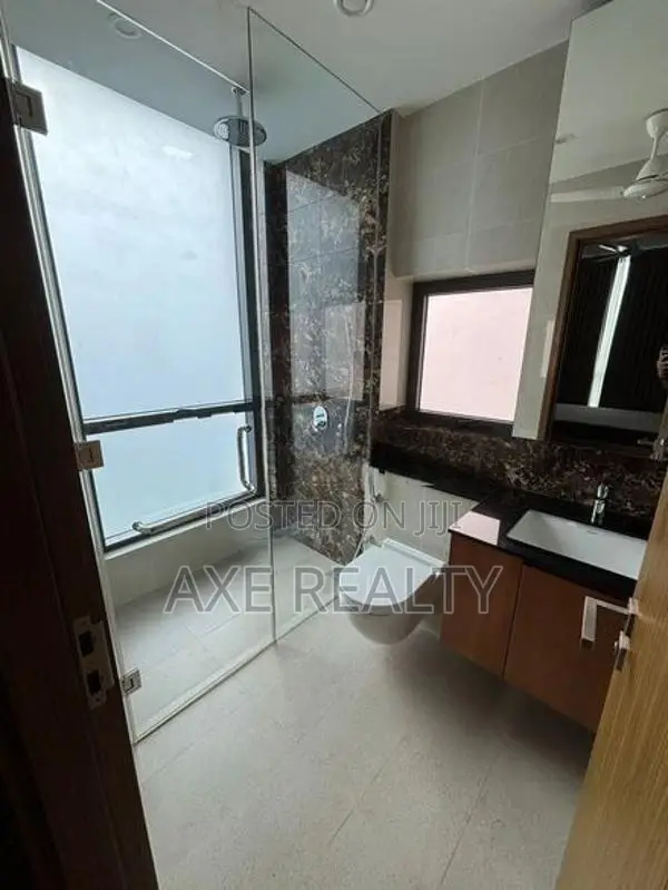 3 Bed Apartment for Rent in Colombo 02