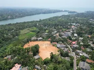 Kaluthara බෝධියට සමීපයෙන් අගනා බිම්කොටස් කිහිපයක් විකිණීමට