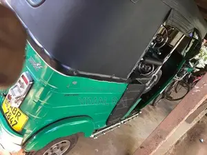 Bajaj RE 2017
