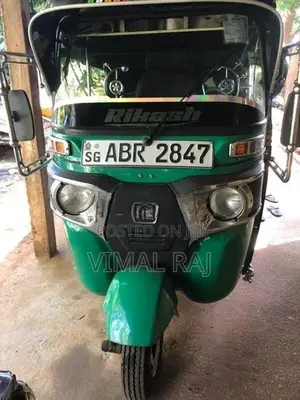 Bajaj RE 2017