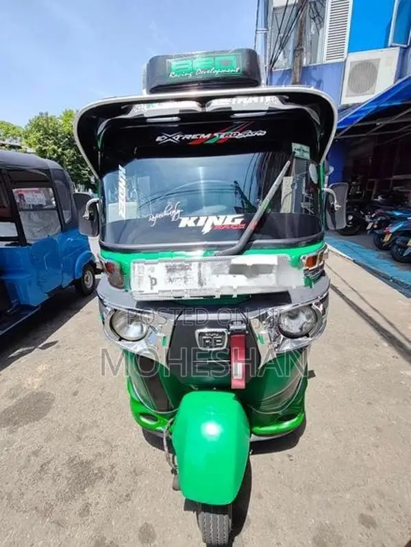 Bajaj RE 2015