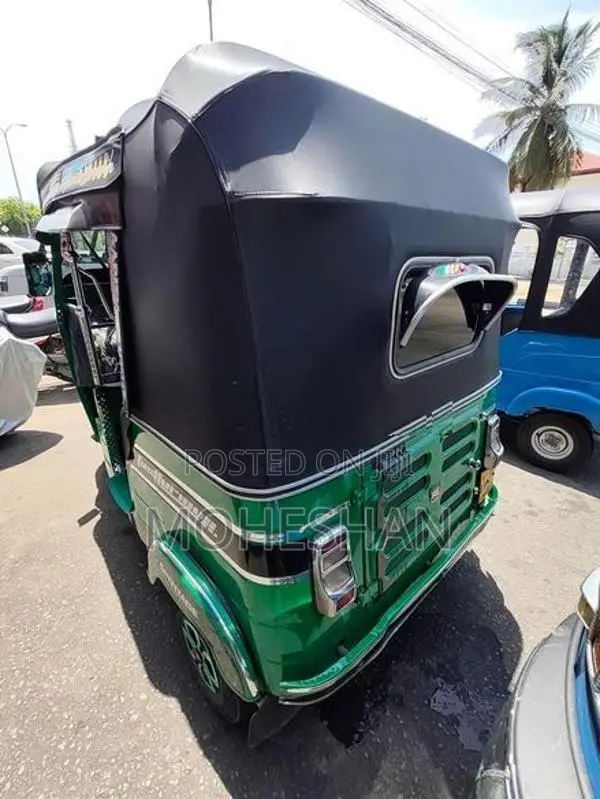 Bajaj RE 2015