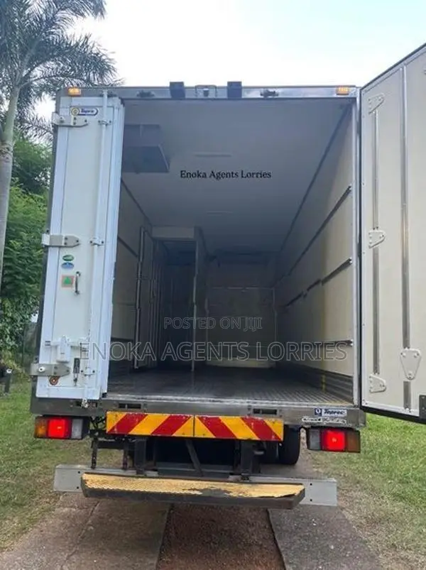 Isuzu Elf Unr18½ Freezer lorry 2018