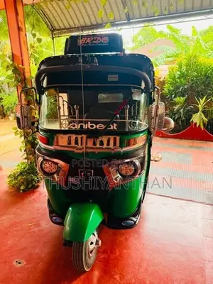 Bajaj RE 2015