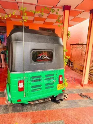 Bajaj RE 2015