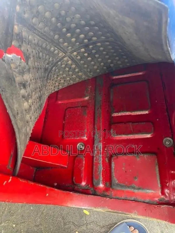 Bajaj RE 2004