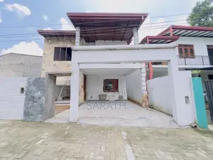Well Build Luxury House Sale Talawatugoda
