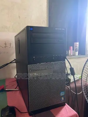 Dell Computer with HP Monitor