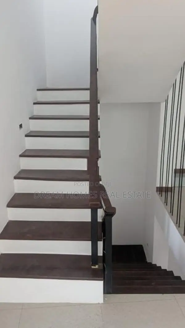 Near Thalawathugoda Junction 2 Storey House for Rent
