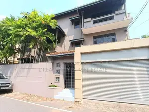 Spacious 3-Storey House for Rent Battaramulla