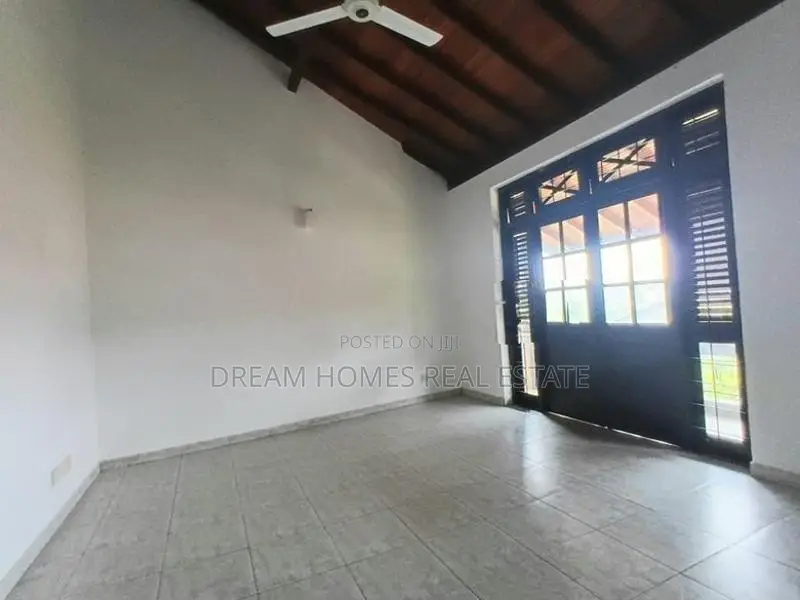 Spacious 3-Storey House for Rent Battaramulla