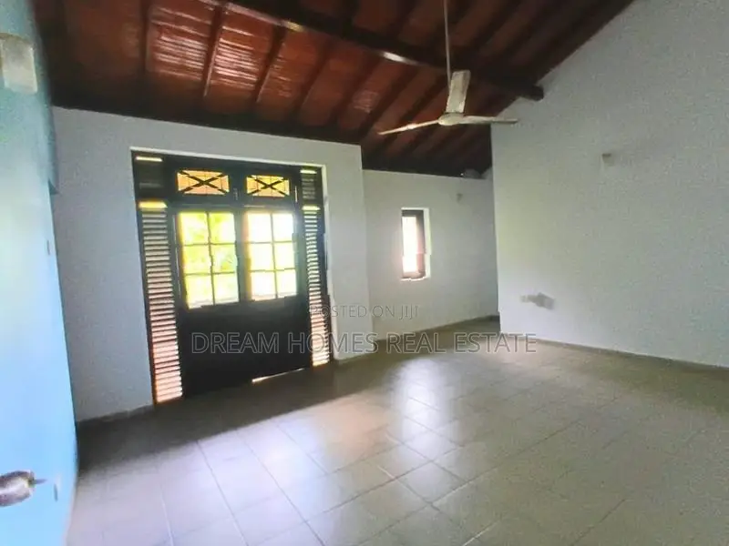 Spacious 3-Storey House for Rent Battaramulla