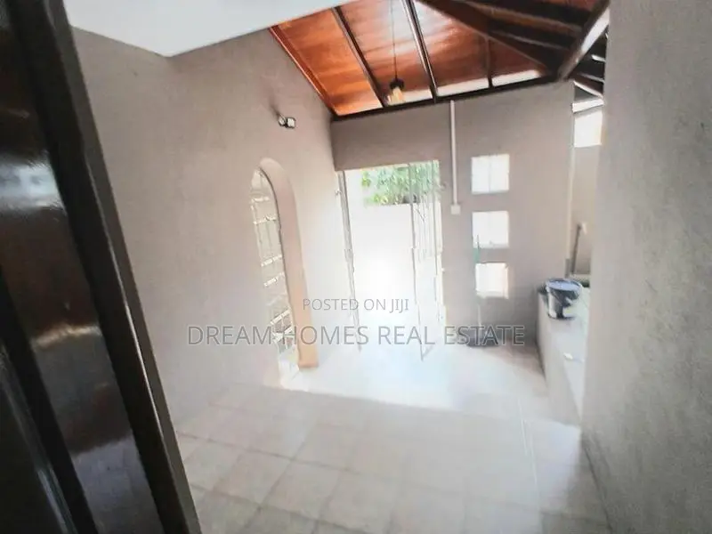 Spacious 3-Storey House for Rent Battaramulla