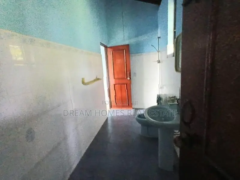 Spacious 3-Storey House for Rent Battaramulla