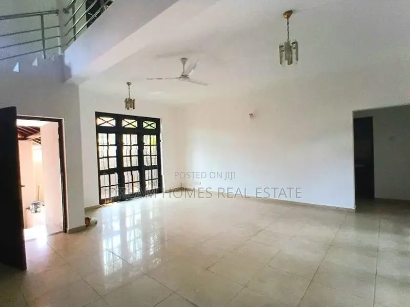 Spacious 3-Storey House for Rent Battaramulla