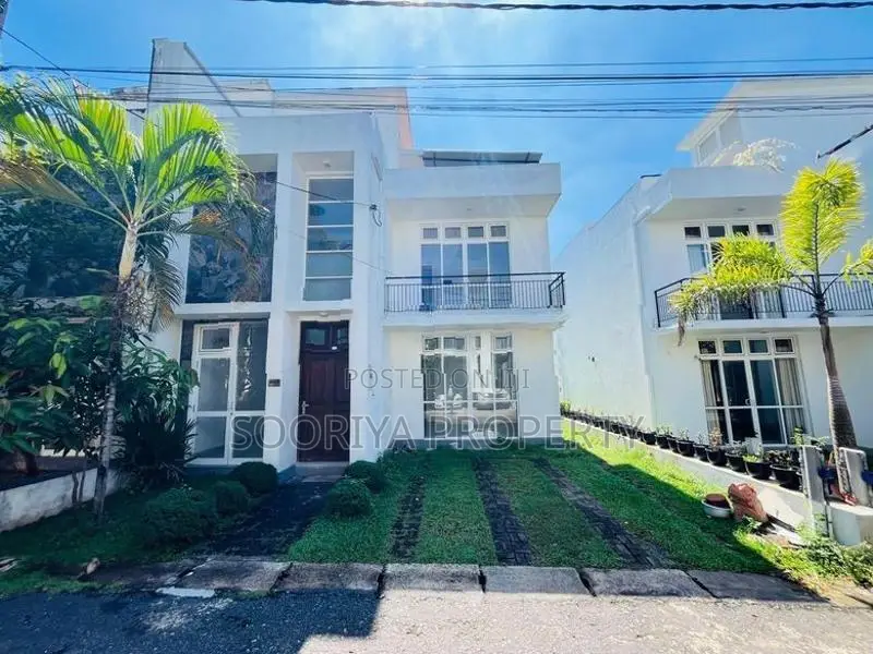 2 Story Luxury House for Sale with Swimming Pool - Piliyandala