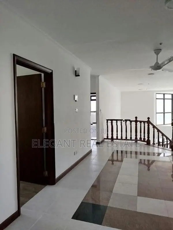 Royal Park - 05 Bedroom Penthouse for Rent in Rajagiriya (A5778)