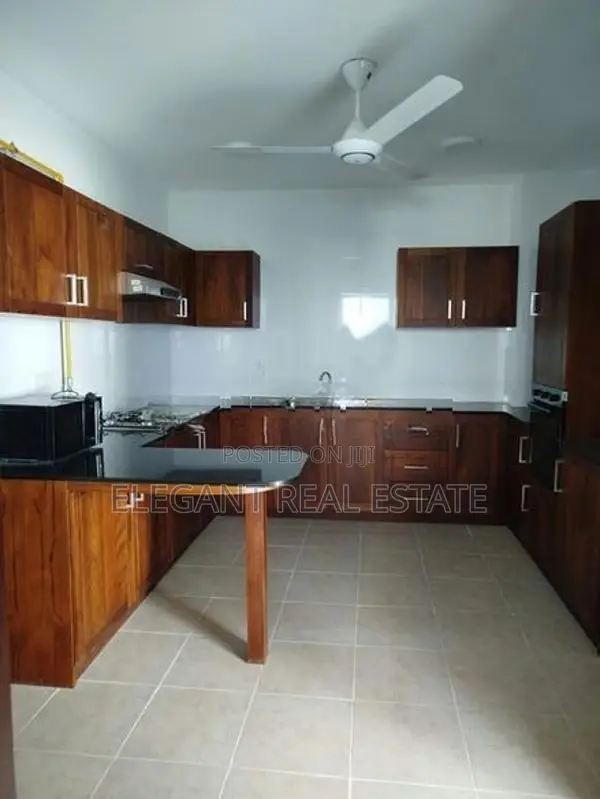 Royal Park - 05 Bedroom Penthouse for Rent in Rajagiriya (A5778)