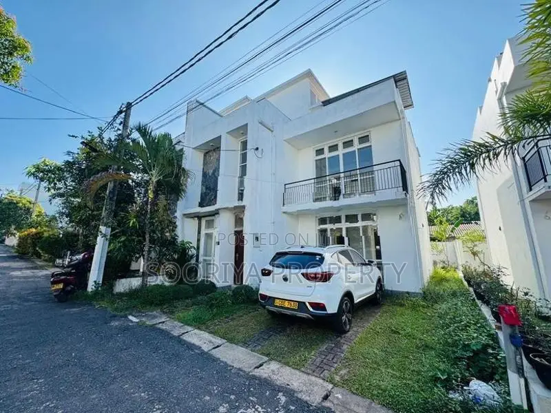 Super Luxury Two Story House for Sale in Piliyandala