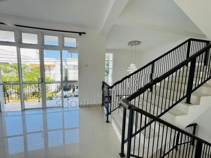 Super Luxury Two Story House for Sale in Piliyandala