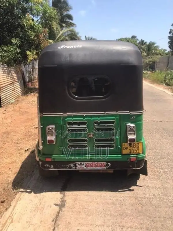 Bajaj RE 2018