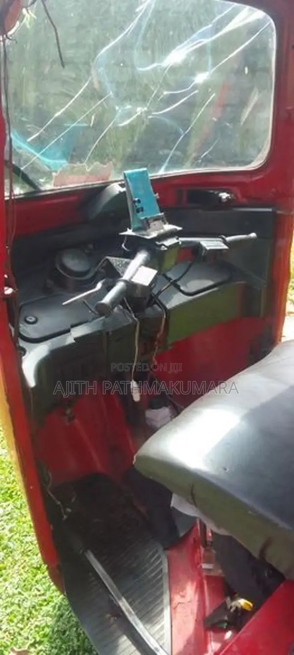Bajaj RE 4 stroke 2015
