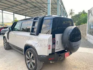 Land Rover Defender Off-Road Package 2026