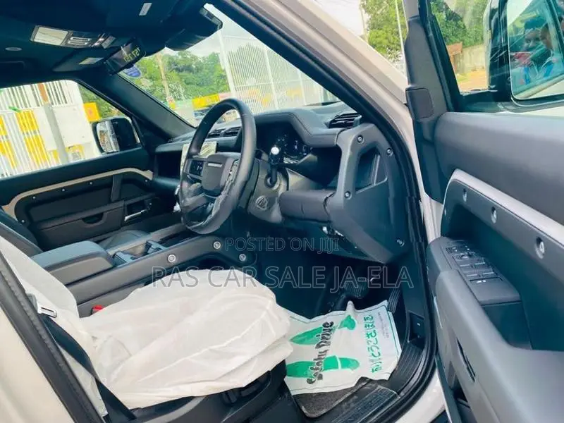 Land Rover Defender Off-Road Package 2026