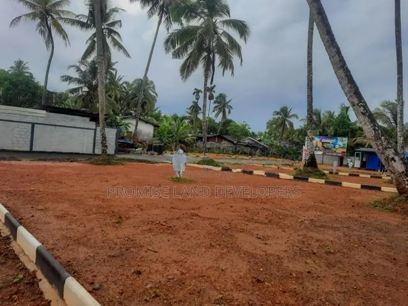 පානදුර වලානෙන් සුපිරි බිම් කොටස් කිහිපයක් N38