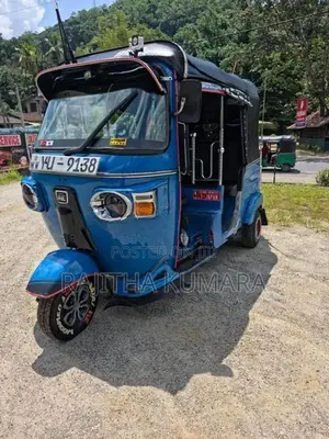 Bajaj RE 205 2011