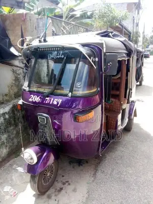 Bajaj RE 2000