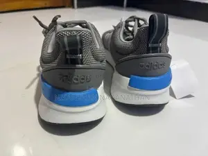 Adidas Sneaker