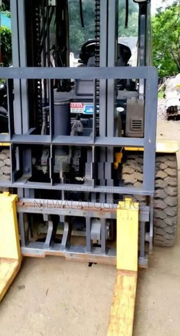 Komatsu FD30 Forklift