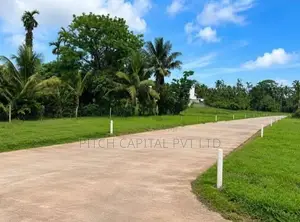 Kahathuduwa - අධිවේගී හුවමාරුවට සමීපයෙන්ම අගනා බිම්කොටස්