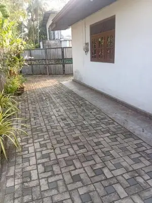 Spacious 6-Room House with 20 Perches for Sale in Kelaniya