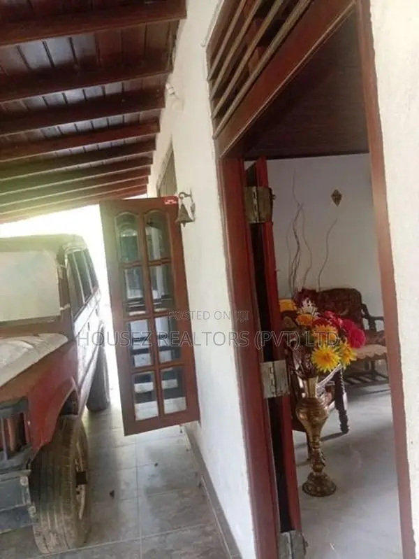 Spacious 6-Room House with 20 Perches for Sale in Kelaniya