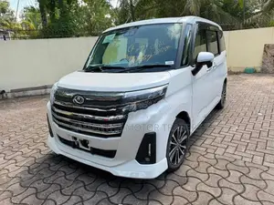 Toyota Roomy Custom GT 2024